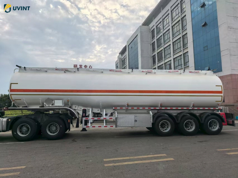 3 Axle Carbon Steel Tank Semi-trailer - Image 4